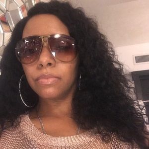 Meet your Posher, Ronina